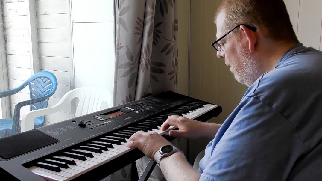 Thor Eric Plays Deilig Er Den Himmel Blå on keyboard Part 1